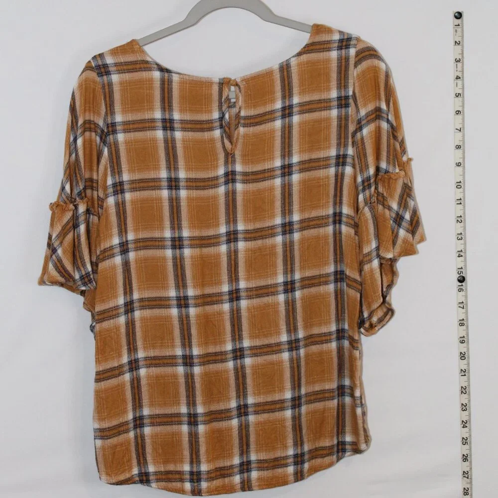 Maurices plaid round neck short ruffle‎ flared sleeves keyhole back closure M